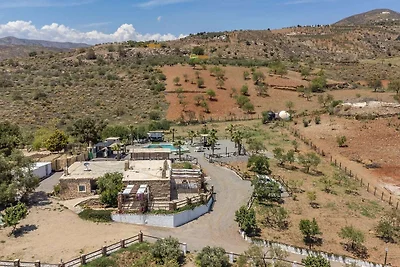 Casa Dalia met zeezicht en zwembad in Adra
