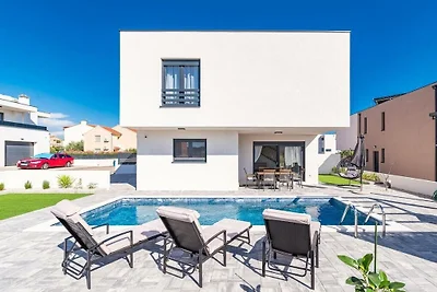 Villa in Vodice mit Schwimmbecken