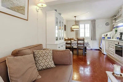Moderna casa vacanze con piscina