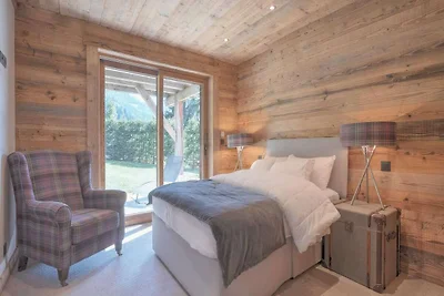 Uitzonderlijk chalet met zwembad en aircondit...