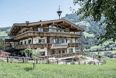 Modernes Bauernhaus mit Balkon in Schwendau