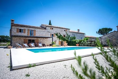 Villa in Kurili mit Schwimmbecken