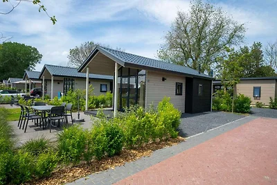 Lodge aan het meer met tuin