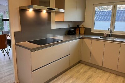 Zeer ruime bungalow woning op fijne plek