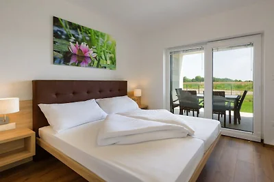Modernes Apartment mit Swimmingpool