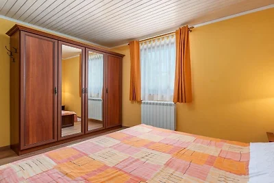 Vakantiehuis in Tinjan met zwembad