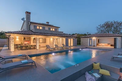 Villa en Labin con piscina
