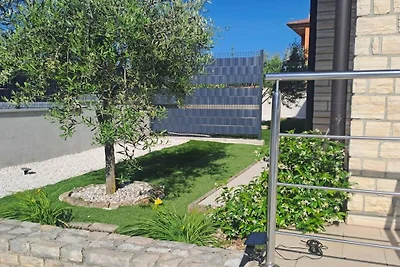 Casa de vacaciones en Buje con piscina.