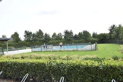 Villa moderna a Zeewolde vicino alla foresta