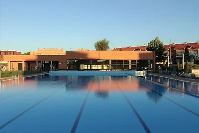 Schicke Wohnung mit 2 Schwimmbädern, Garten