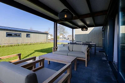 Schöne Docklodge am Wasser in Delfstrahuizen