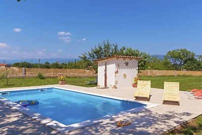 Ferienhaus in Kršan mit Schwimmbecken