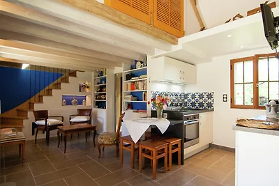 Chalet in malerischem mittelalterlichem Dorf