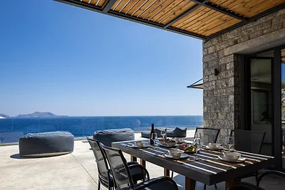 Seafront luxury villa,infinity pool & devine...