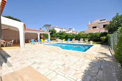 Schönes Ferienhaus in Vilamoura mit Grill