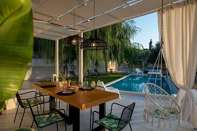 Lussuosa villa a Rethymno con piscina