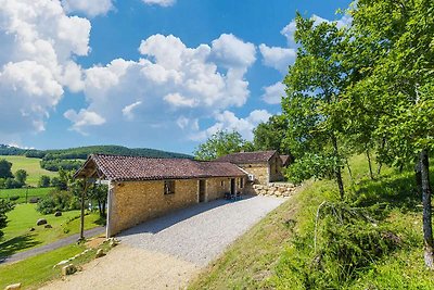 Fattoria ristrutturata a Soturac con piscina