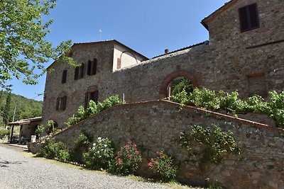 Schönes Bauernhaus in Monticiano mit Garten