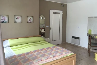 Moderna casa vacanze a Céreste con piscina