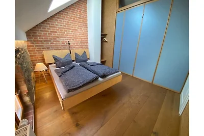 Appartamento su due livelli con camino e...