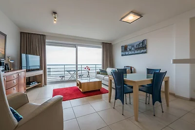 Les Petrels 601 met zeezicht te Koksijde