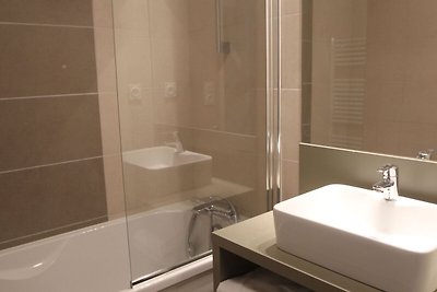 Appartement moderne et confortable près du po...