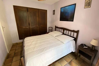 Villa mit Garten und Terrasse