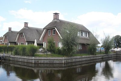 Villa met tuin, op vakantiepark aan het water