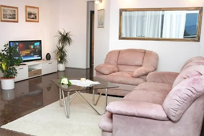 Okrug Gornji Luxurious Escape Villa with Pool...