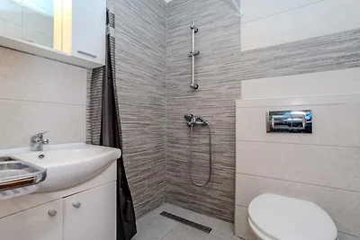 Apartments Robi & Kristina - Studio Apartment...