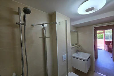 Bungalow für 6 Personen mit sehr großem Garte...