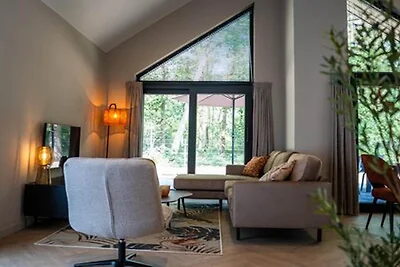 Luxuriöse Ökovilla mit Waldblick für 6...