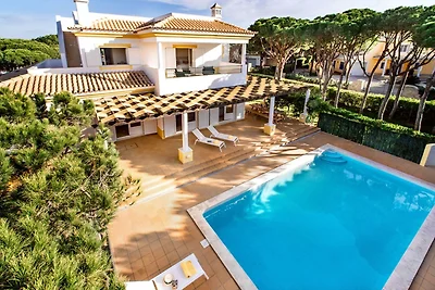 Grande villa con piscina privata a pochi pass...