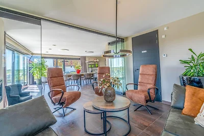 Moderne, luxuriöse und nachhaltige Naturvilla