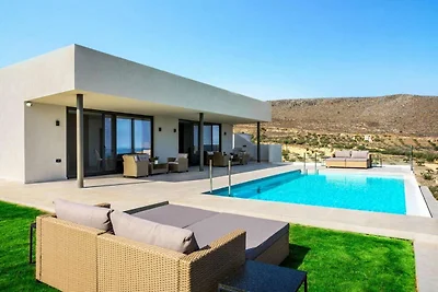 Incantevole villa con piscina a Gournes