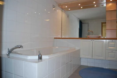 Casa nelle Ardenne con jacuzzi per otto...