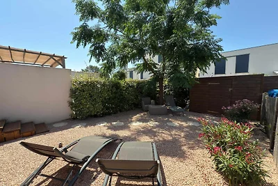 Moderne Villa mit Garten in Strandnähe