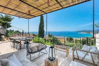 Villa in Le Lavandou mit Pool und Meerblick