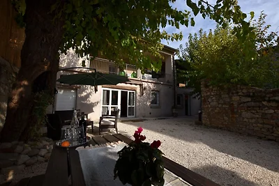 Palazzo antico a Provaglio d'Iseo con cortile