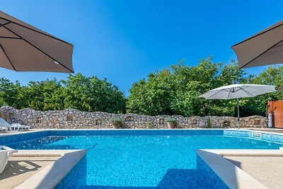 Apartamento vacacional en Labin con piscina.