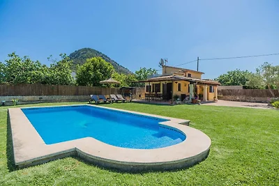 Villa in Pollença mit Bergblick