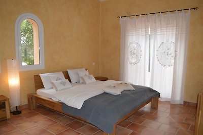 Haus in Montfort-sur-Argens mit Garten