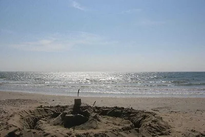 Ons strandhuis, tuin en zee