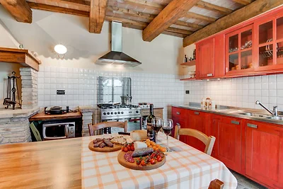 Elegante Casa Vacanze a Urbania con Giardino