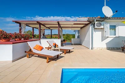 Ferienhaus in Barban mit Schwimmbecken