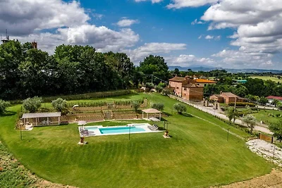 Provinzielle Villa in Cortona mit Pool