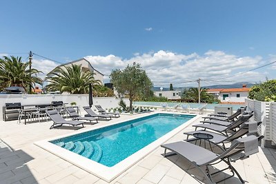 Moderne Ferienwohnung mit Terrasse in Slatine