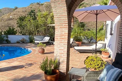 Ferienhaus mit Bergblick und privatem Pool