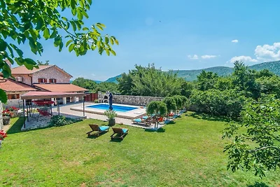 Villa in Drivenik mit Schwimmbecken
