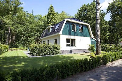 Luxuriöse Villa mit Geschirrspüler in der Nat...